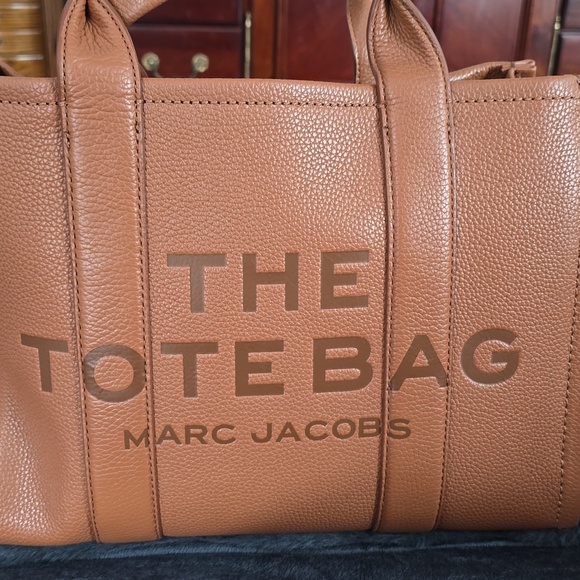 Awesome marc Jacob's the totebag. - Picture 10 of 10
